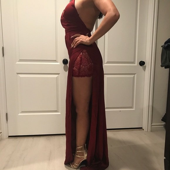Red gown - Picture 4 of 7